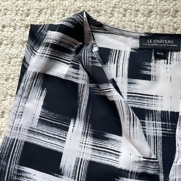 Le Chateau Black & White Sleeveless Top Size XS - Picture 2 of 10